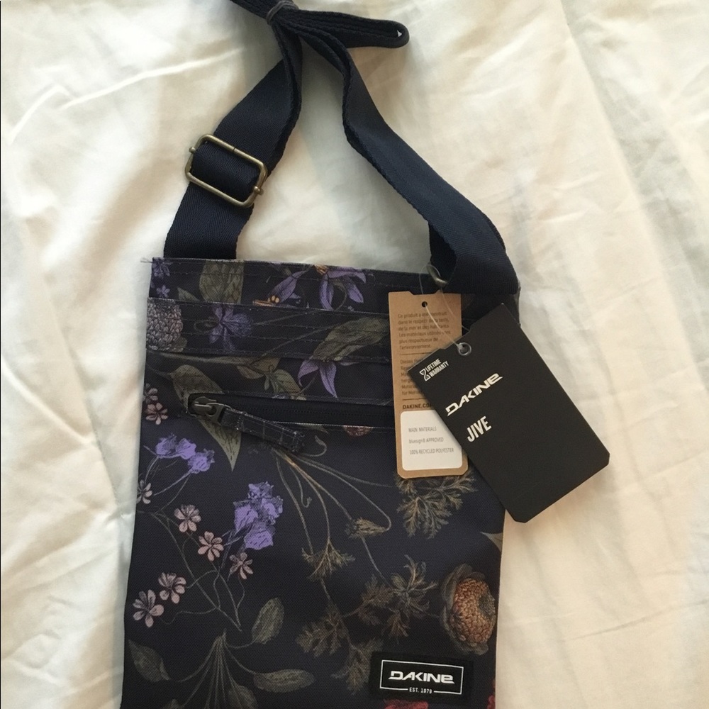 Dakine cross-body purse